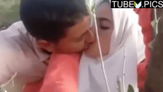 سكس مصري ينيك مغربية في الغيط ويدخله في طيزها